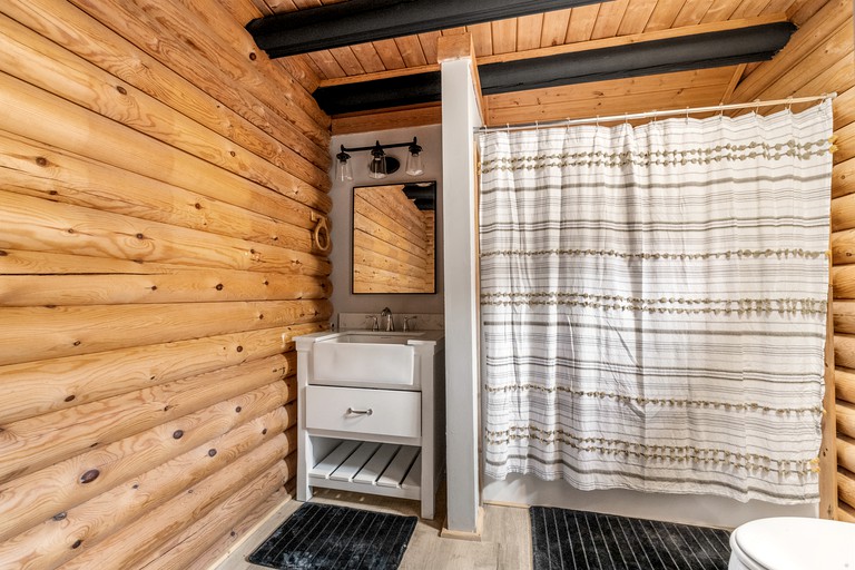 Cabins (United States of America, Pittman Center, Tennessee)