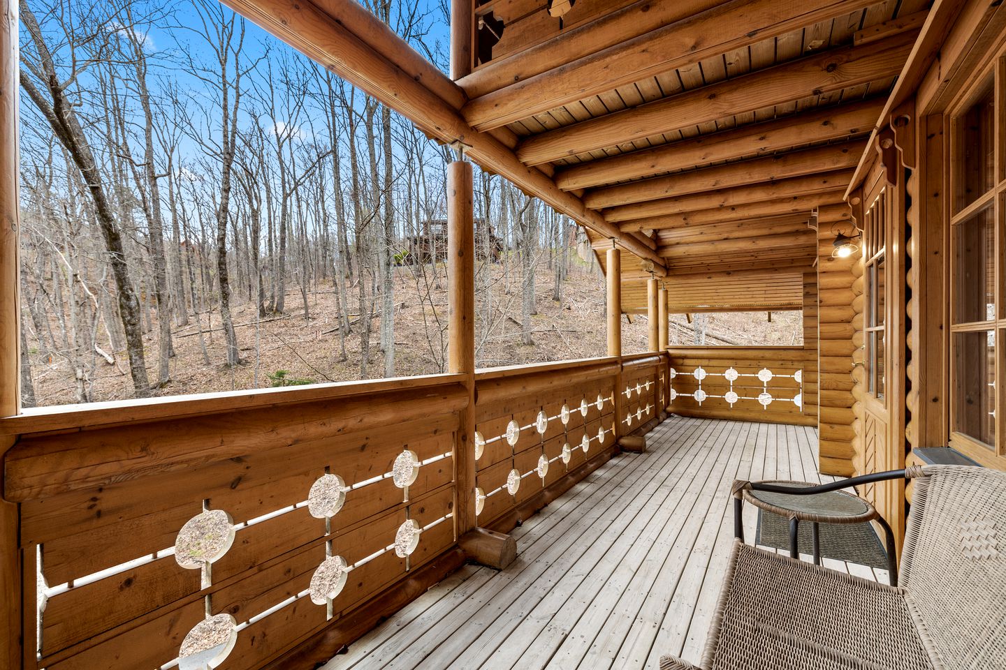 Fantastic Cabin with Hot-tub and Gorgeous Sights in Pittman Center, Tennessee