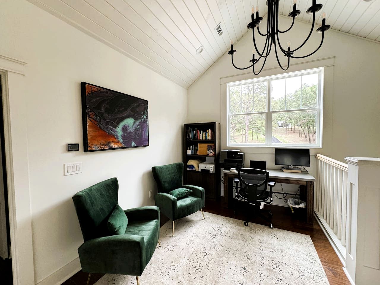 Secluded and Luxurious Lodge with Outdoor Pool on Private Property, Perfect for Large Groups in Eureka Springs, Arkansas