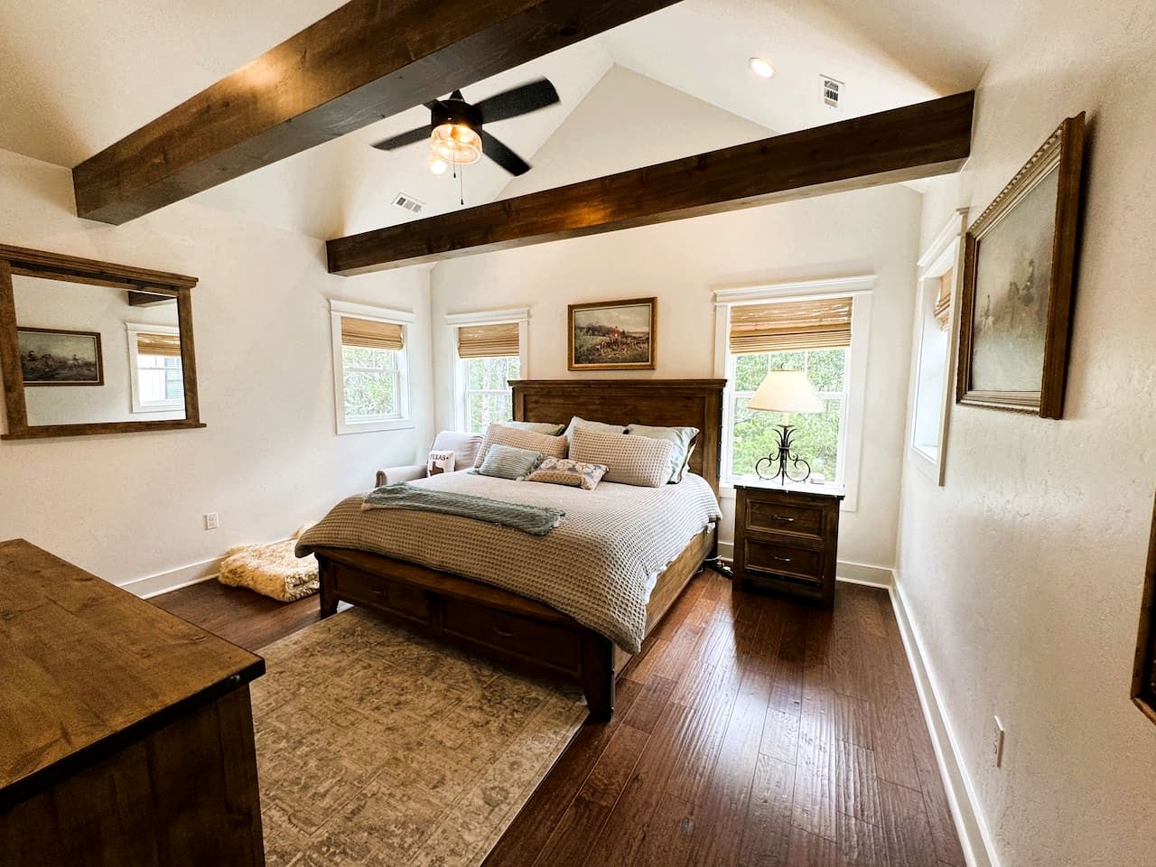 Secluded and Luxurious Lodge with Outdoor Pool on Private Property, Perfect for Large Groups in Eureka Springs, Arkansas