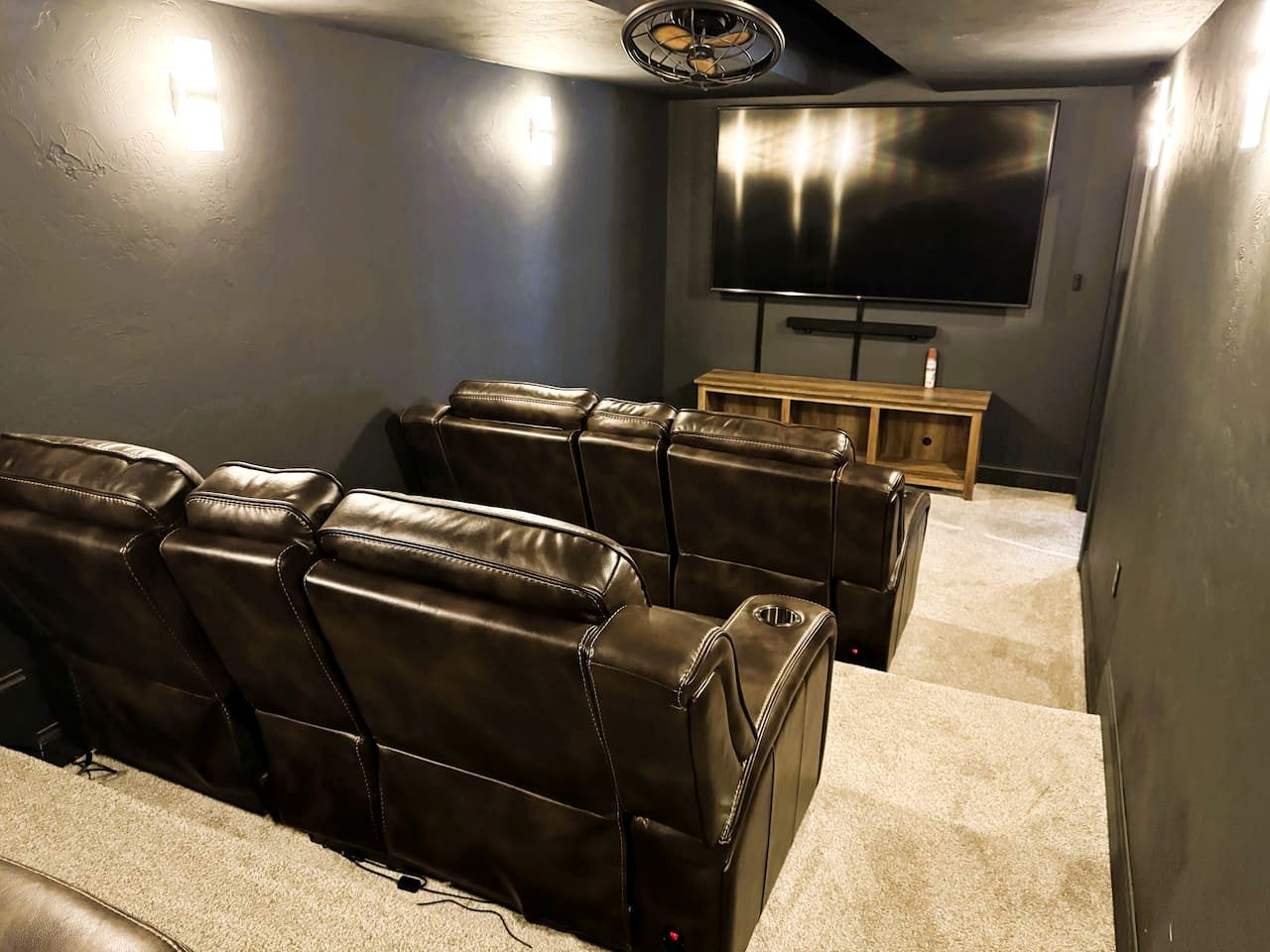 Secluded and Luxurious Lodge with Outdoor Pool on Private Property, Perfect for Large Groups in Eureka Springs, Arkansas