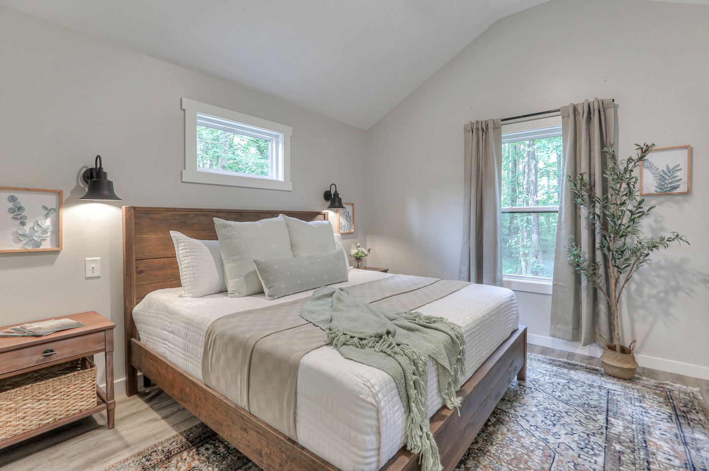 Cute Cottage Settled Between Trees in Monteagle, Tennessee