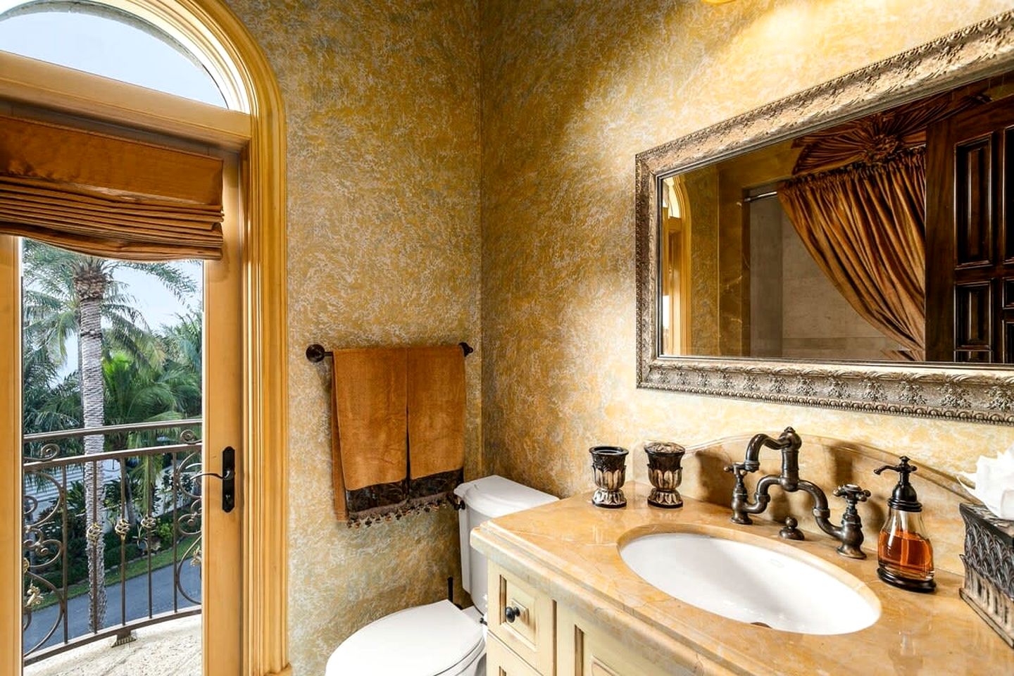 Incredible Luxurious Mansion with Amazing Amenities and Stunning Sea Views in Pompano Beach, Florida