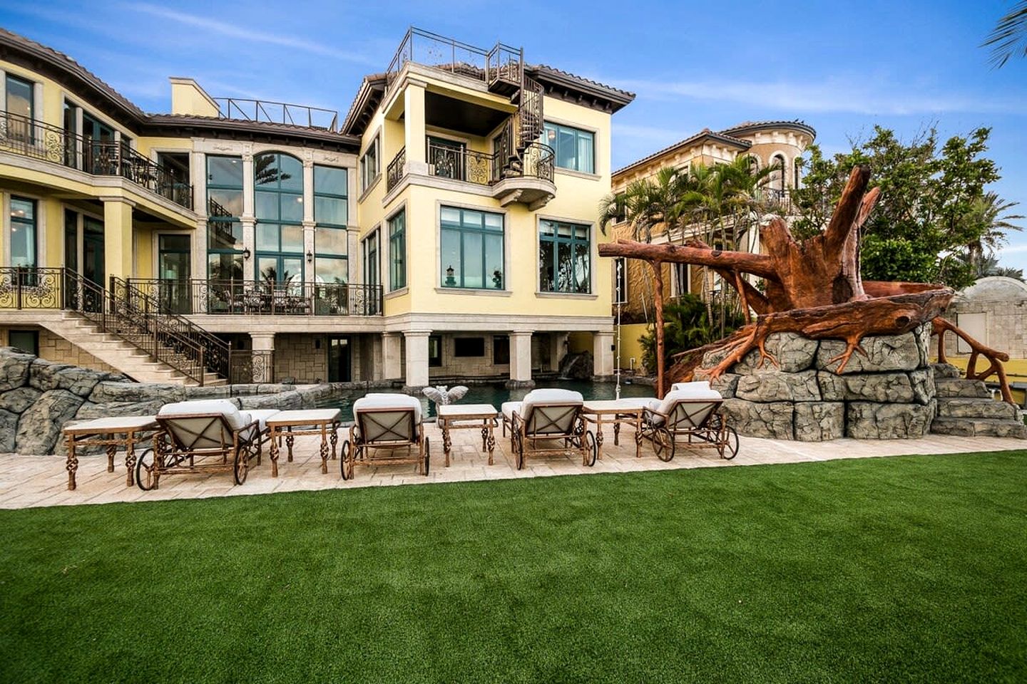 Incredible Luxurious Mansion with Amazing Amenities and Stunning Sea Views in Pompano Beach, Florida