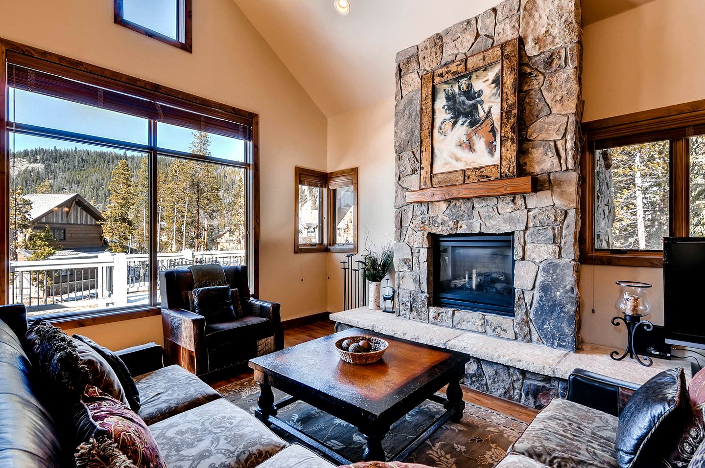 Luxurious 4 Bedroom Mountain Home