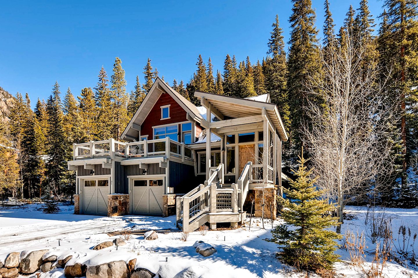 Luxurious 4 Bedroom Mountain Home