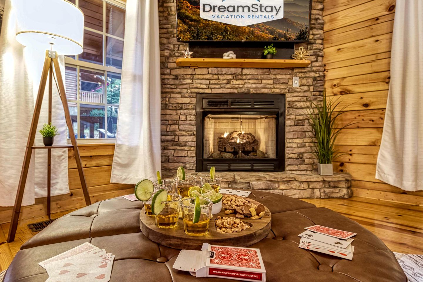 Luxurious 5-Bedroom Cabin with Hot Tub, Theater, Pool Table & Mountain Views near Great Smoky Mountains