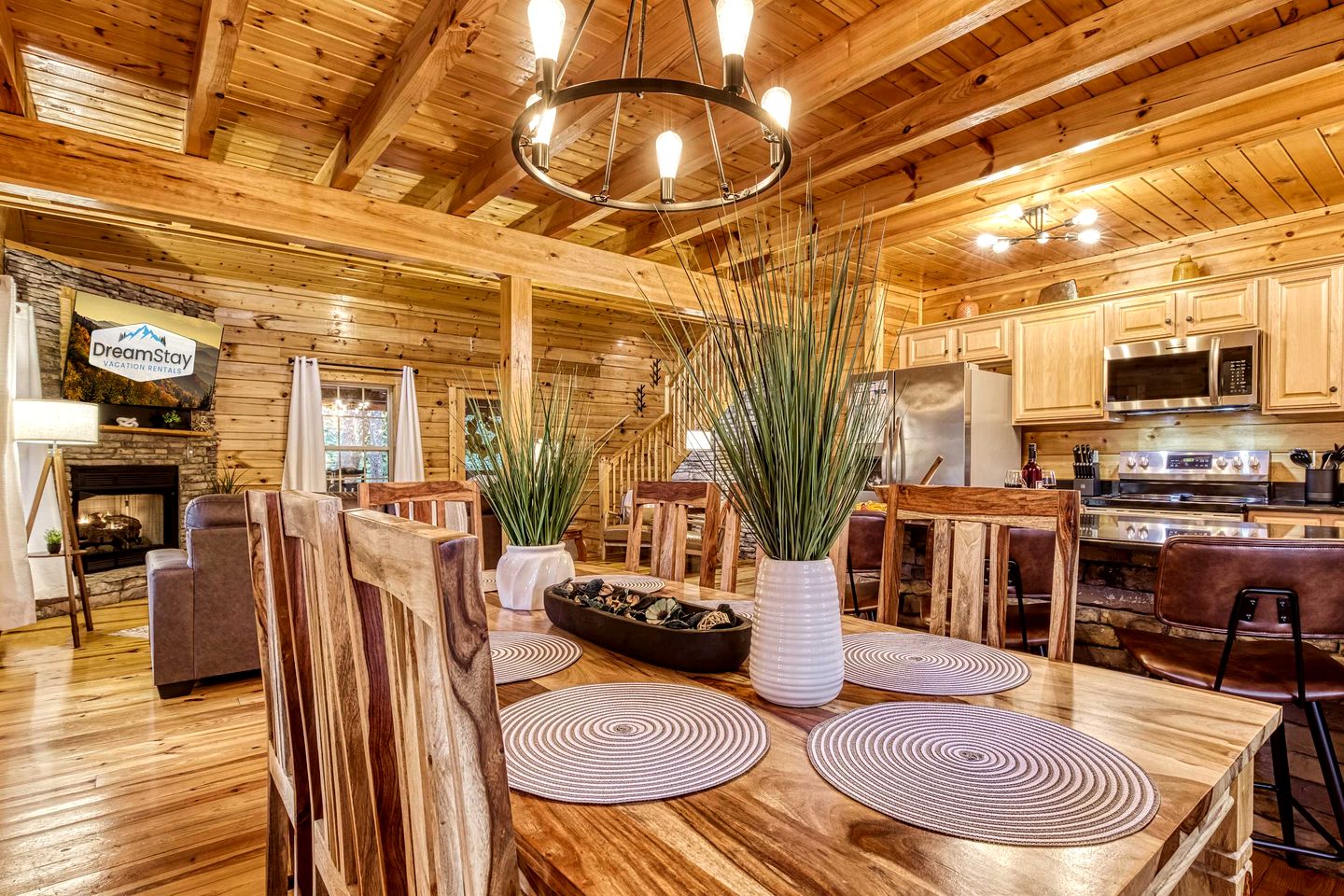 Luxurious 5-Bedroom Cabin with Hot Tub, Theater, Pool Table & Mountain Views near Great Smoky Mountains