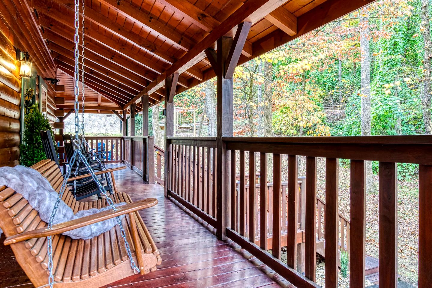 Luxurious 5-Bedroom Cabin with Hot Tub, Theater, Pool Table & Mountain Views near Great Smoky Mountains