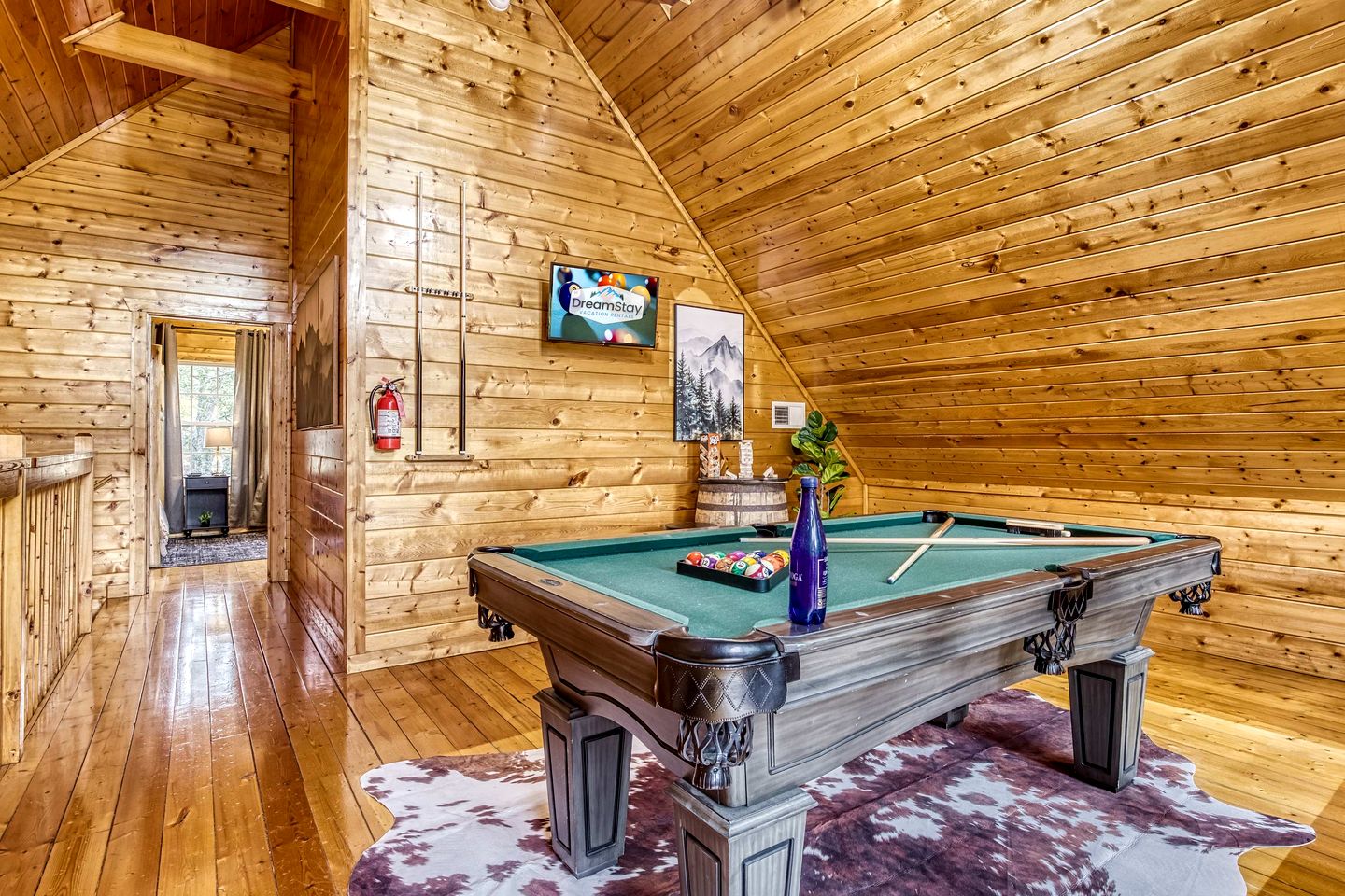 Luxurious 5-Bedroom Cabin with Hot Tub, Theater, Pool Table & Mountain Views near Great Smoky Mountains