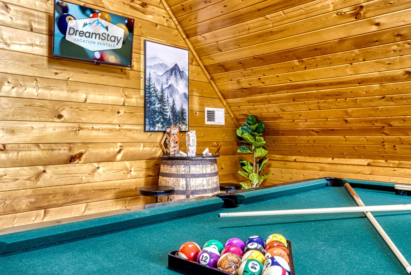 Luxurious 5-Bedroom Cabin with Hot Tub, Theater, Pool Table & Mountain Views near Great Smoky Mountains