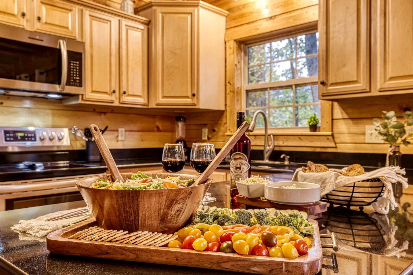 Luxurious 5-Bedroom Cabin with Hot Tub, Theater, Pool Table & Mountain Views near Great Smoky Mountains