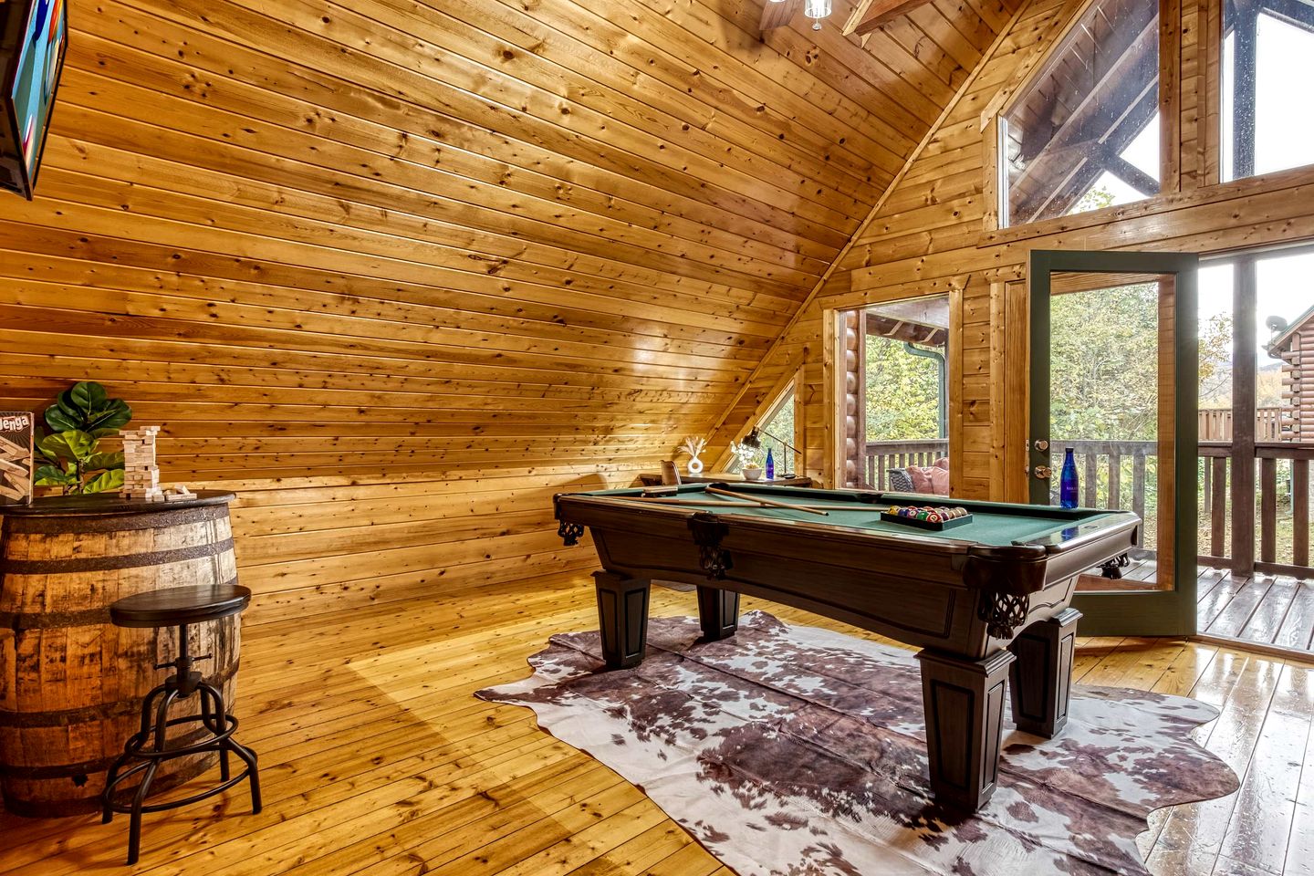 Luxurious 5-Bedroom Cabin with Hot Tub, Theater, Pool Table & Mountain Views near Great Smoky Mountains