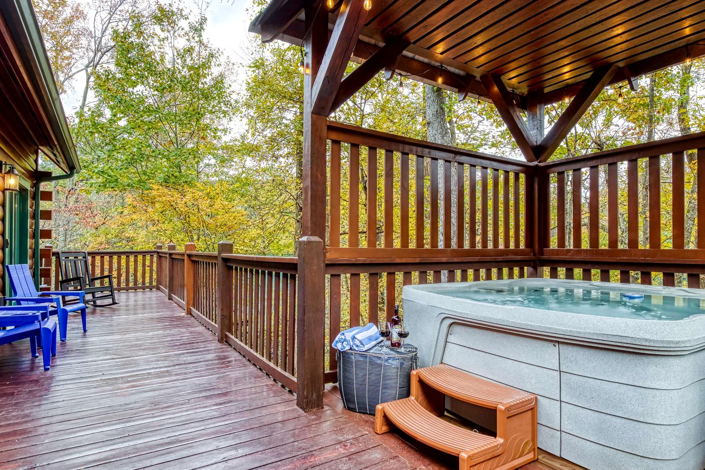 Luxurious 5-Bedroom Cabin with Hot Tub, Theater, Pool Table & Mountain Views near Great Smoky Mountains