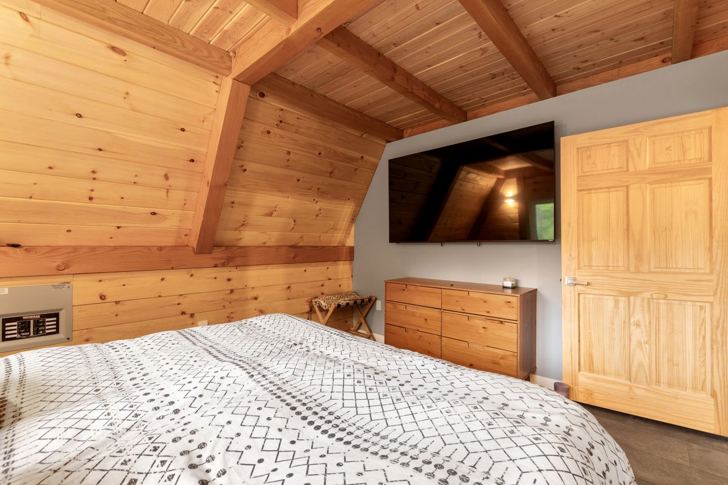 Luxurious A-Frame Cabin Nestled Among Spectacular Nature in New Hampshire