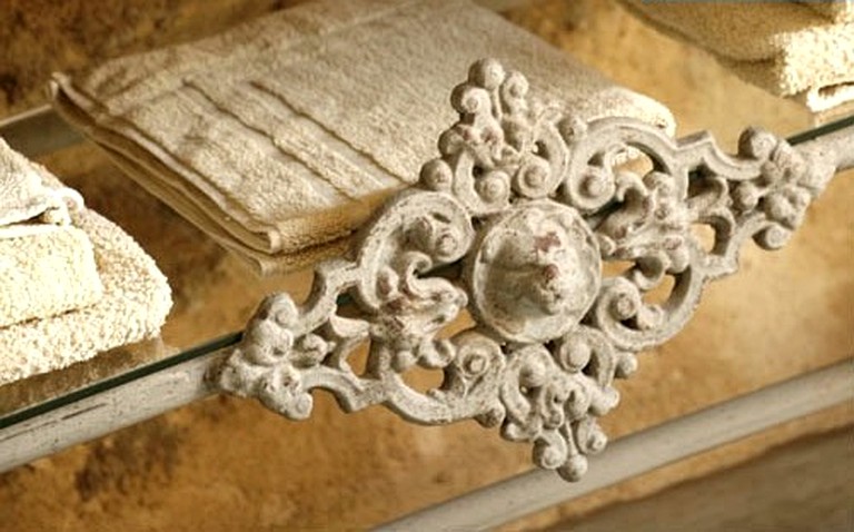 Cottages (Beaumes de Venise, Provence-Alpes-Côte d'Azur, France)