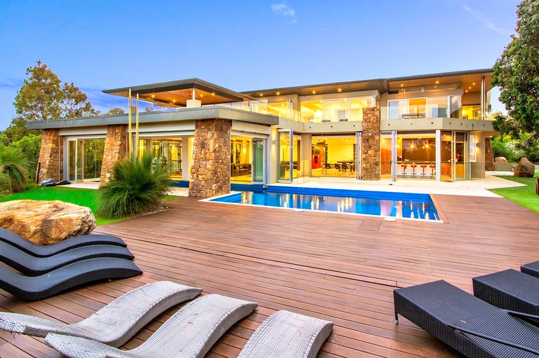 Absolutely stunning Eagle Bay accommodation for group getaways and family holidays in Western Australia