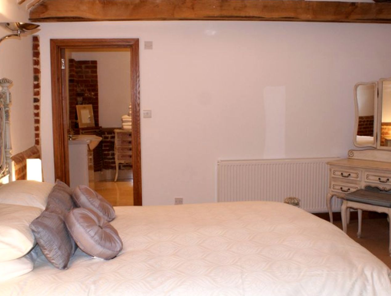 Luxurious and Well-Equipped Barns in English Countryside