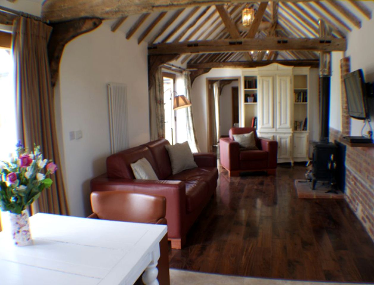 Luxurious and Well-Equipped Barns in English Countryside