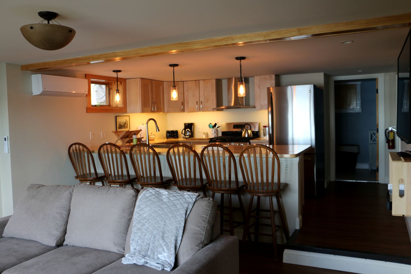 Luxurious Beach Getaway with a Dock on Lake Champlain in Colchester, Vermont