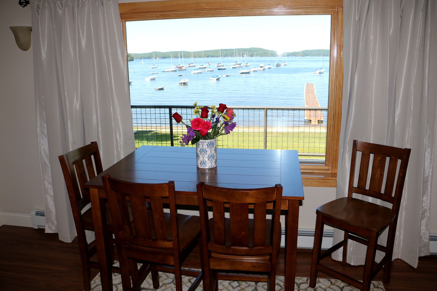 Luxurious Beach Getaway with a Dock on Lake Champlain in Colchester, Vermont