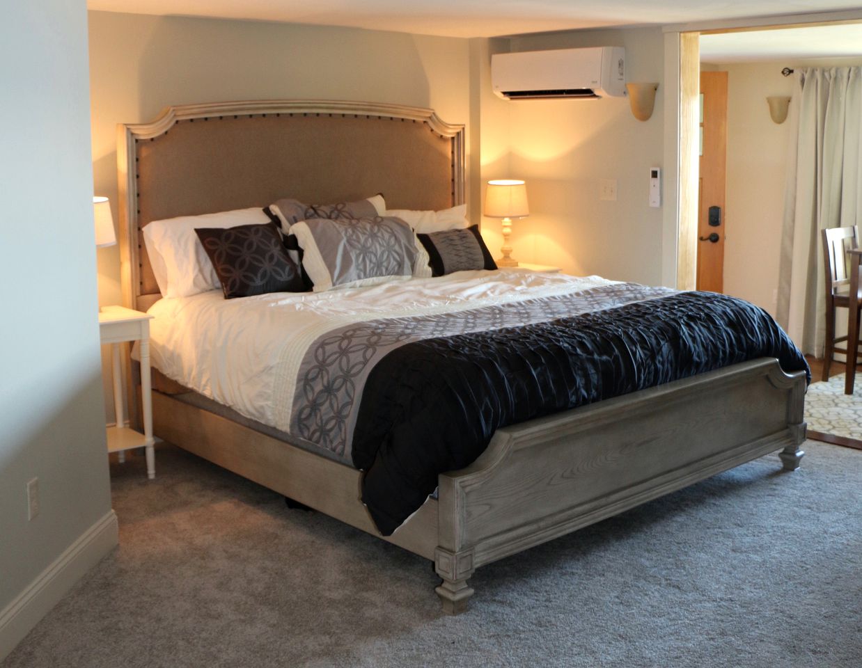 Luxurious Beach Getaway with a Dock on Lake Champlain in Colchester, Vermont