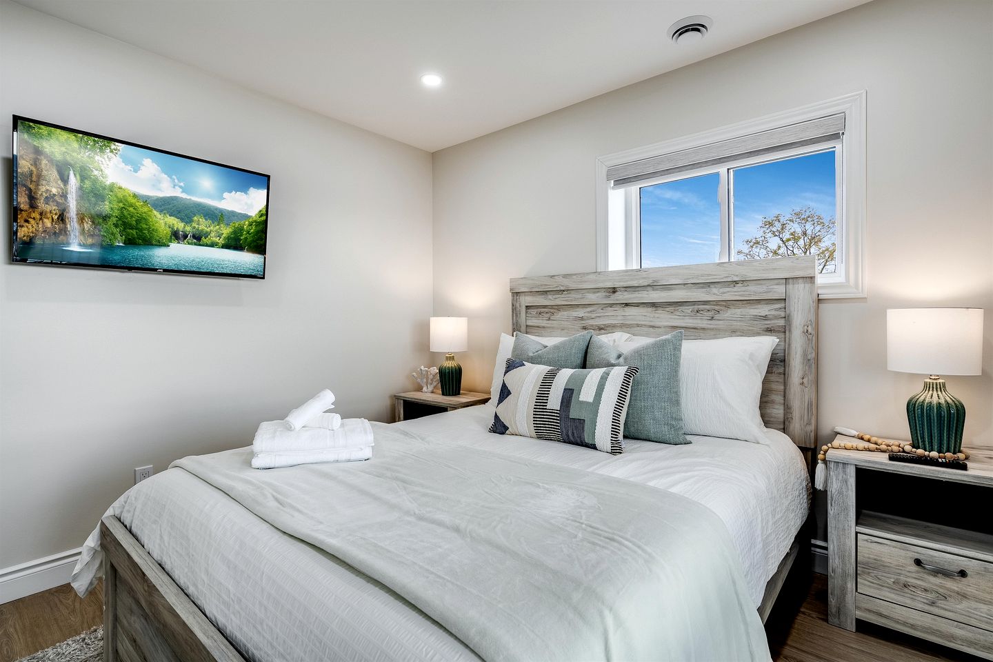 Luxurious Beachfront Rental with Hot-Tub and Yard in Canada