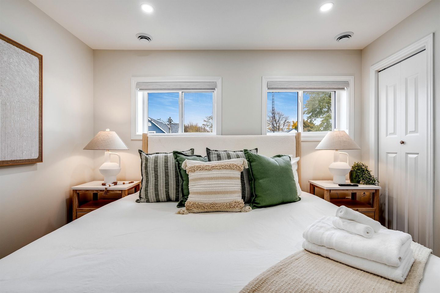 Luxurious Beachfront Rental with Hot-Tub and Yard in Canada