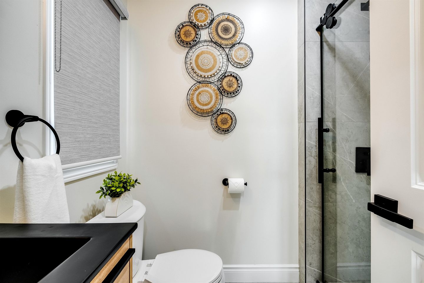 Luxurious Beachfront Rental with Hot-Tub and Yard in Canada