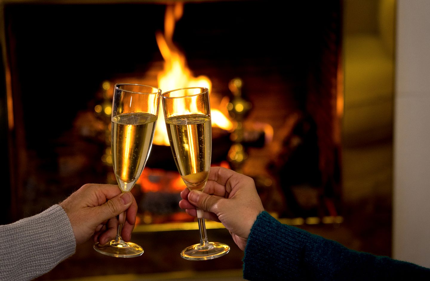 Luxurious Dog-Friendly Cabin with Fireplace, Surrounded by Forest for a Cozy Couples Getaway in the Mountains in North Carolina