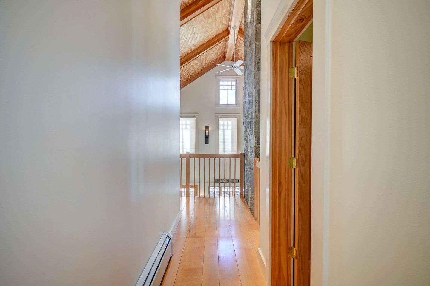 Luxurious Cabin with Lovely Furnished Deck Views in New Hampshire