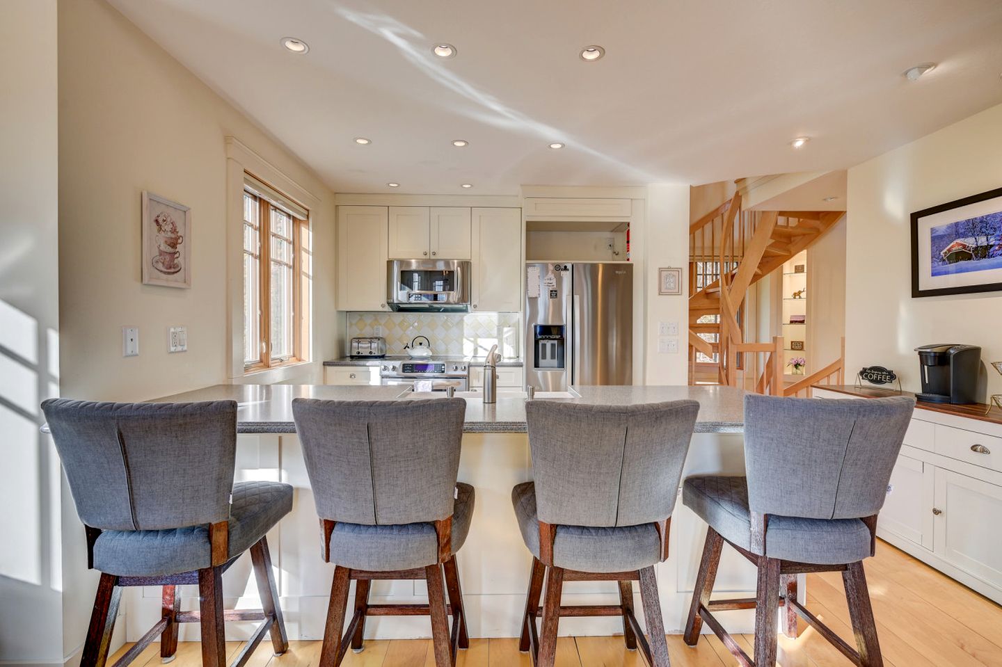 Luxurious Cabin with Lovely Furnished Deck Views in New Hampshire