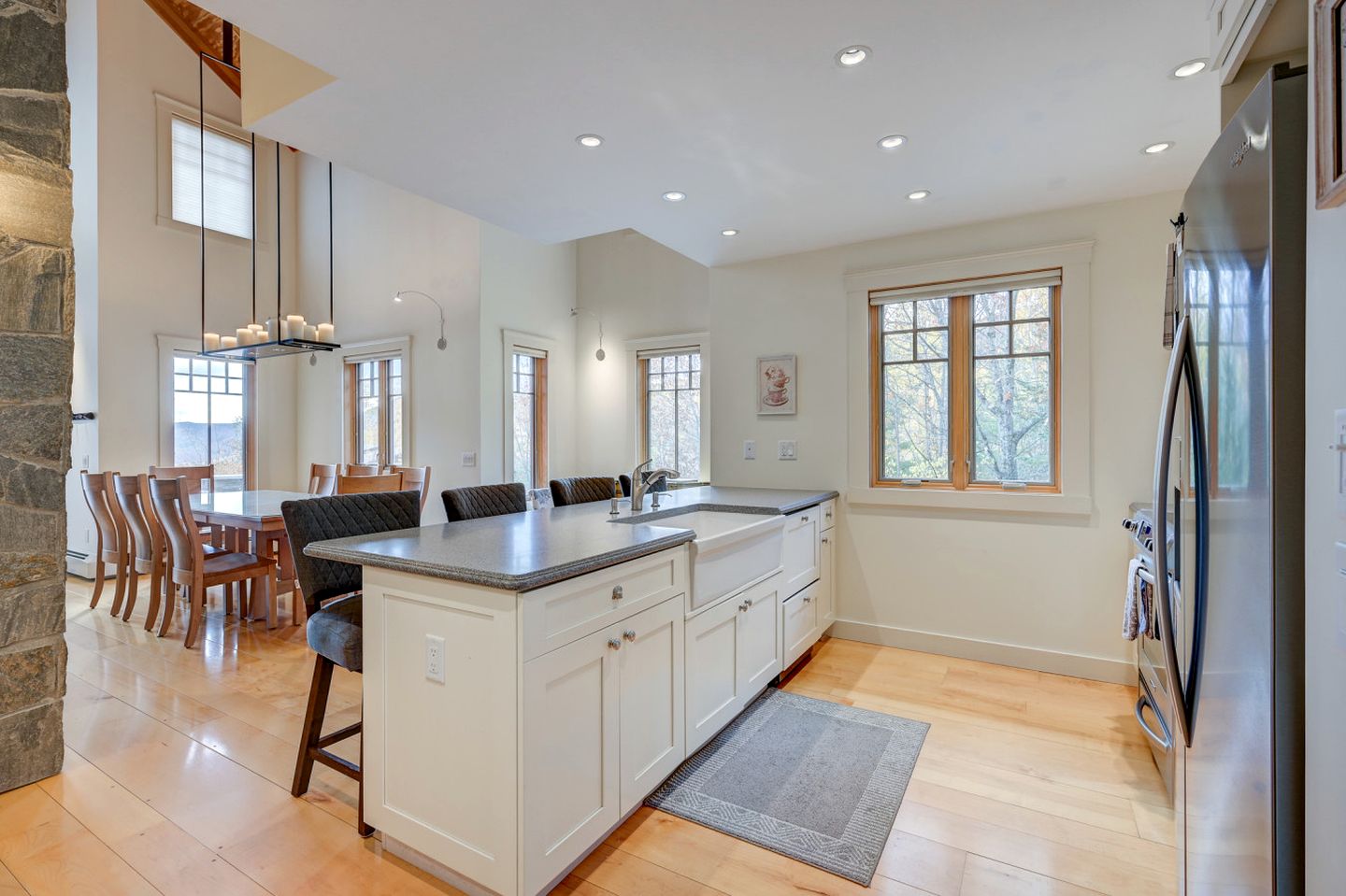 Luxurious Cabin with Lovely Furnished Deck Views in New Hampshire