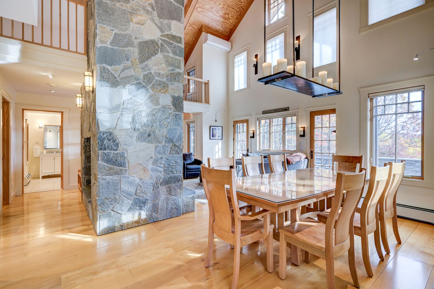 Luxurious Cabin with Lovely Furnished Deck Views in New Hampshire