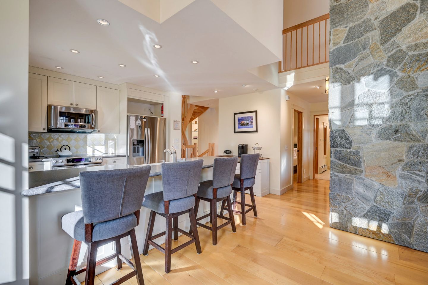 Luxurious Cabin with Lovely Furnished Deck Views in New Hampshire