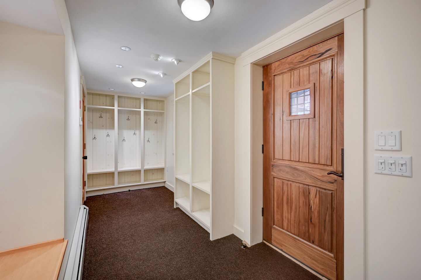 Luxurious Cabin with Lovely Furnished Deck Views in New Hampshire