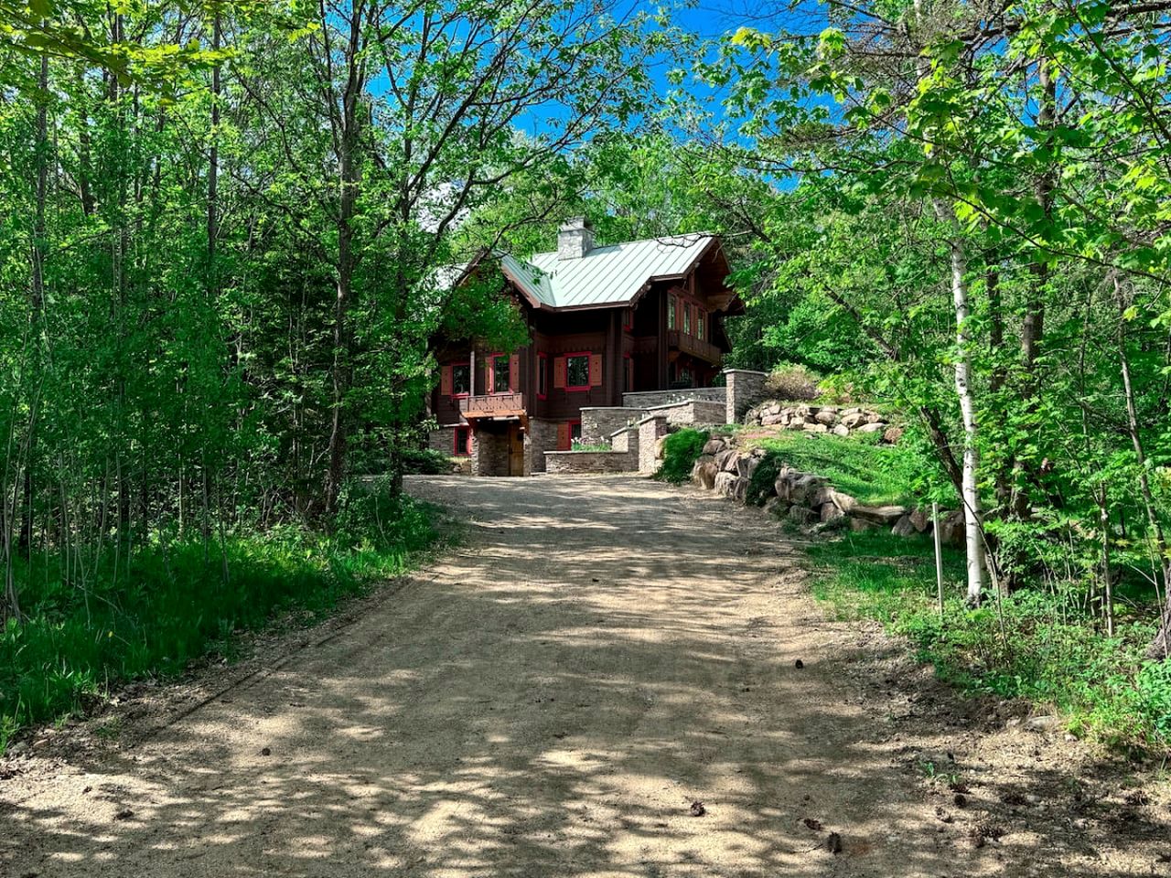 Luxurious Cabin with Lovely Furnished Deck Views in New Hampshire