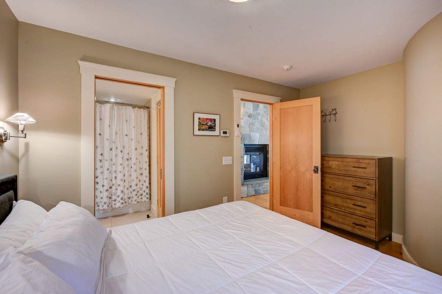 Luxurious Cabin with Lovely Furnished Deck Views in New Hampshire