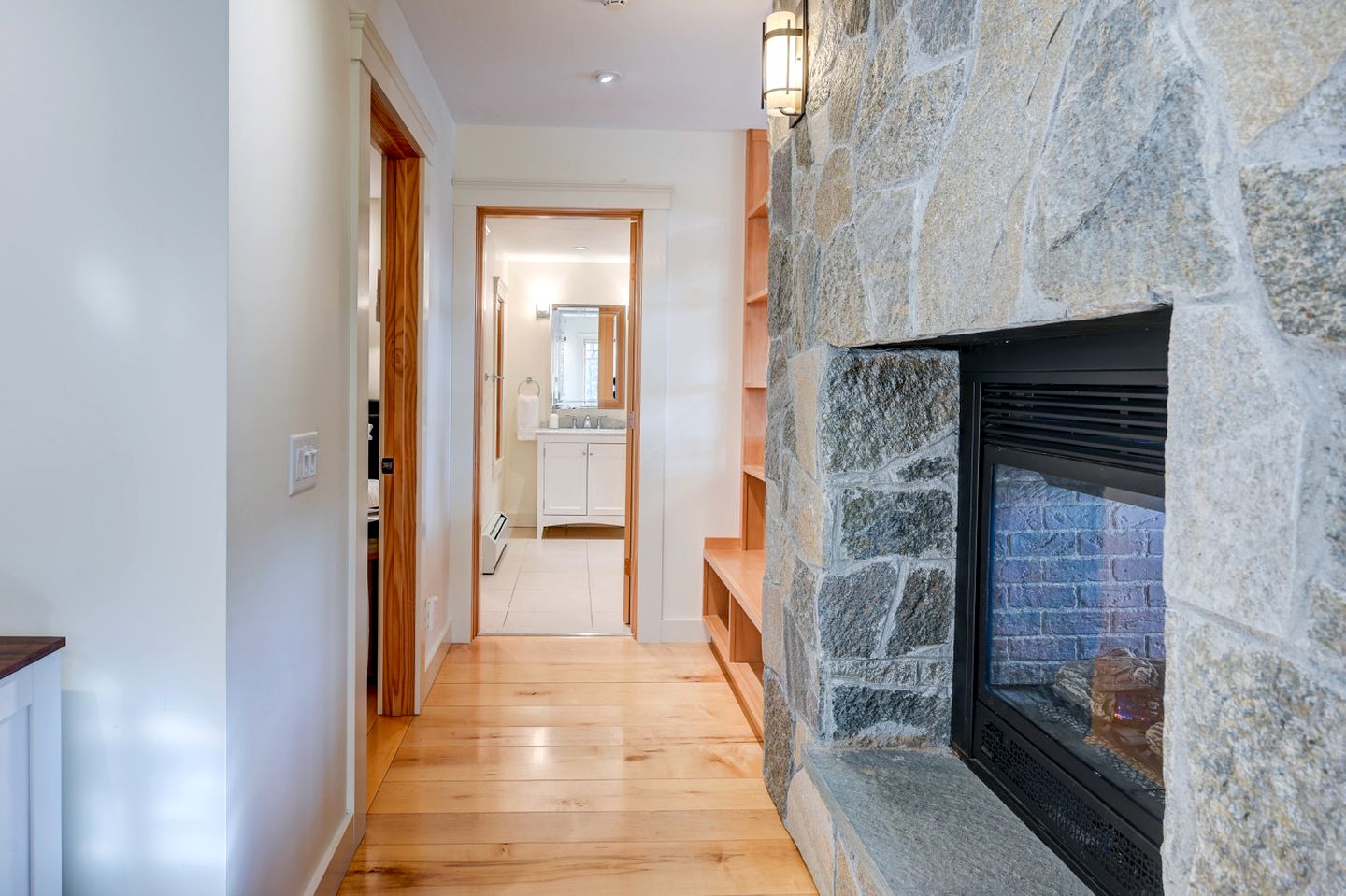 Luxurious Cabin with Lovely Furnished Deck Views in New Hampshire