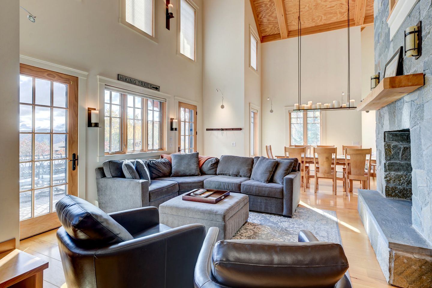 Luxurious Cabin with Lovely Furnished Deck Views in New Hampshire