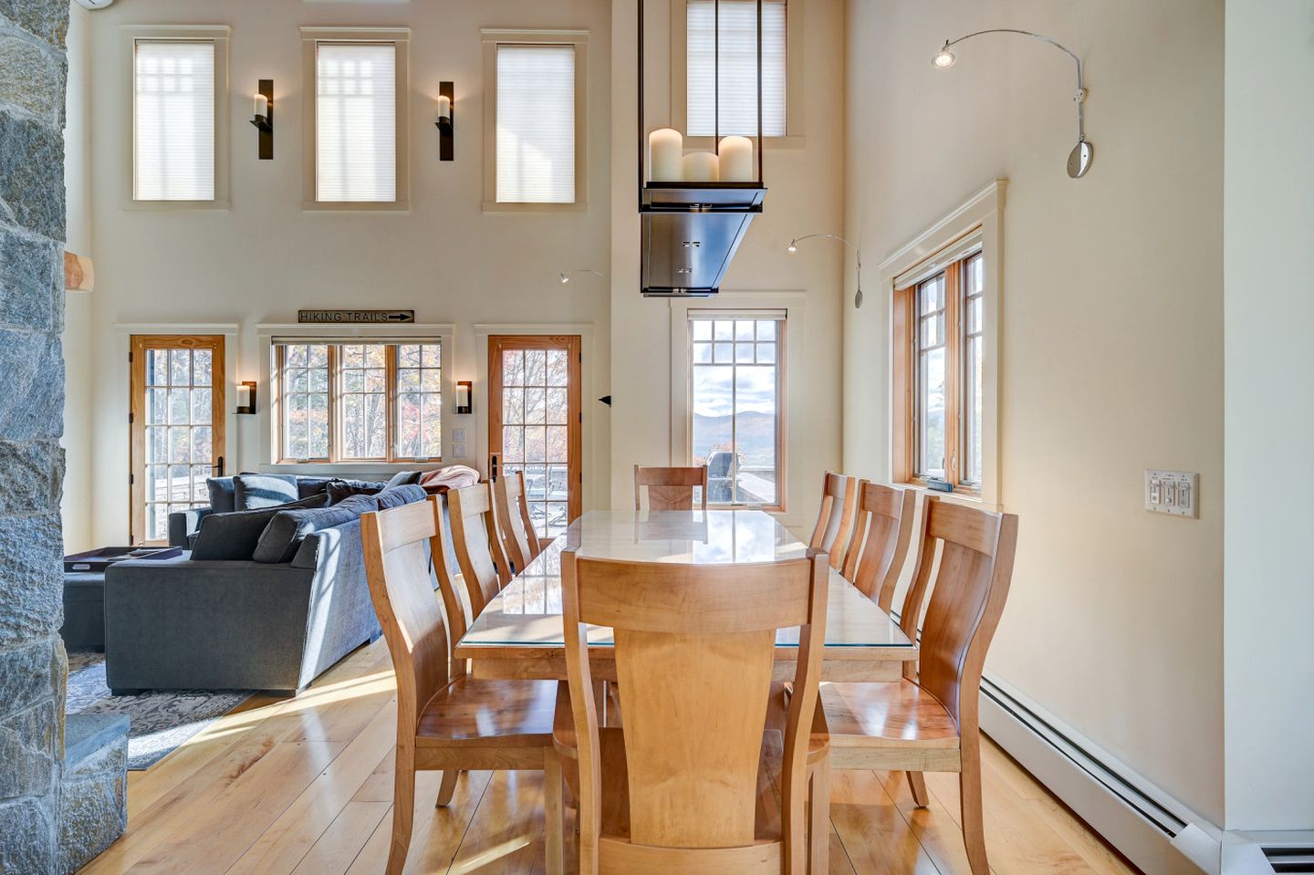 Luxurious Cabin with Lovely Furnished Deck Views in New Hampshire