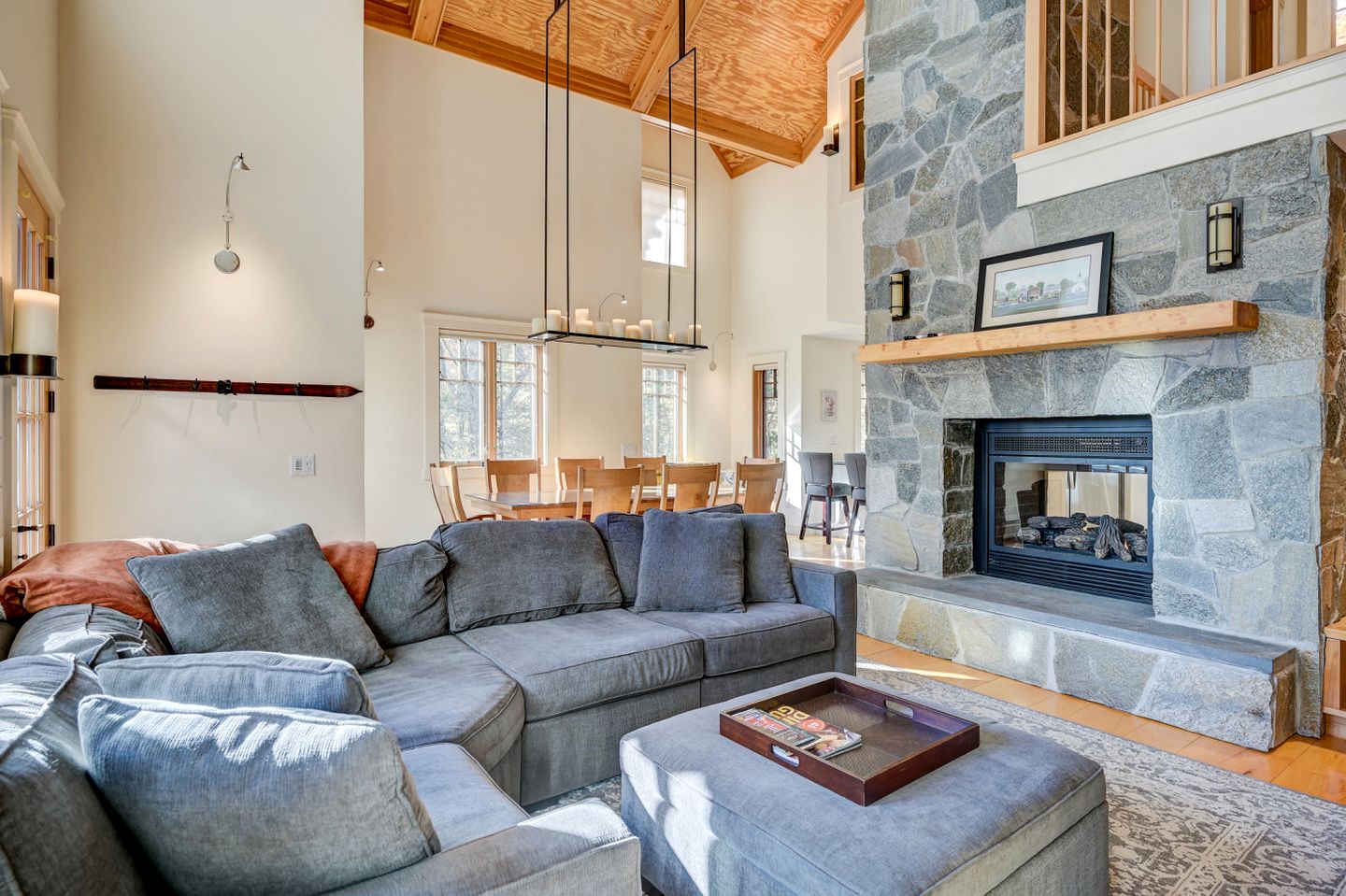 Luxurious Cabin with Lovely Furnished Deck Views in New Hampshire