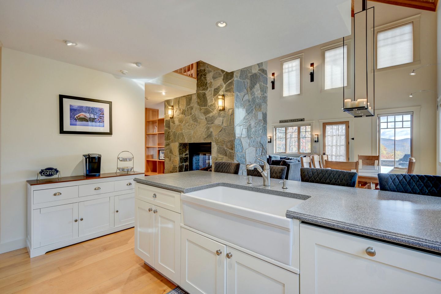 Luxurious Cabin with Lovely Furnished Deck Views in New Hampshire