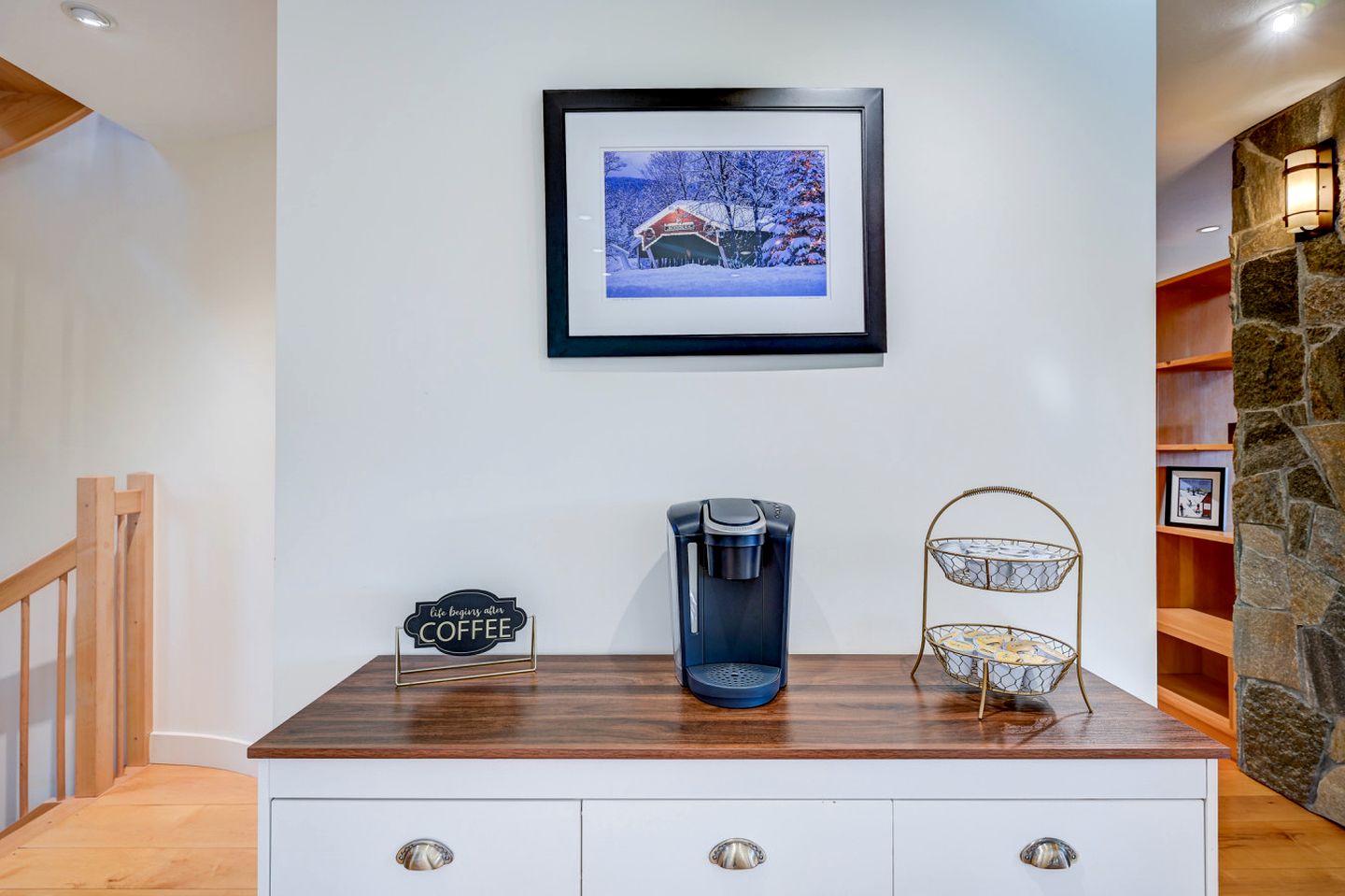 Luxurious Cabin with Lovely Furnished Deck Views in New Hampshire