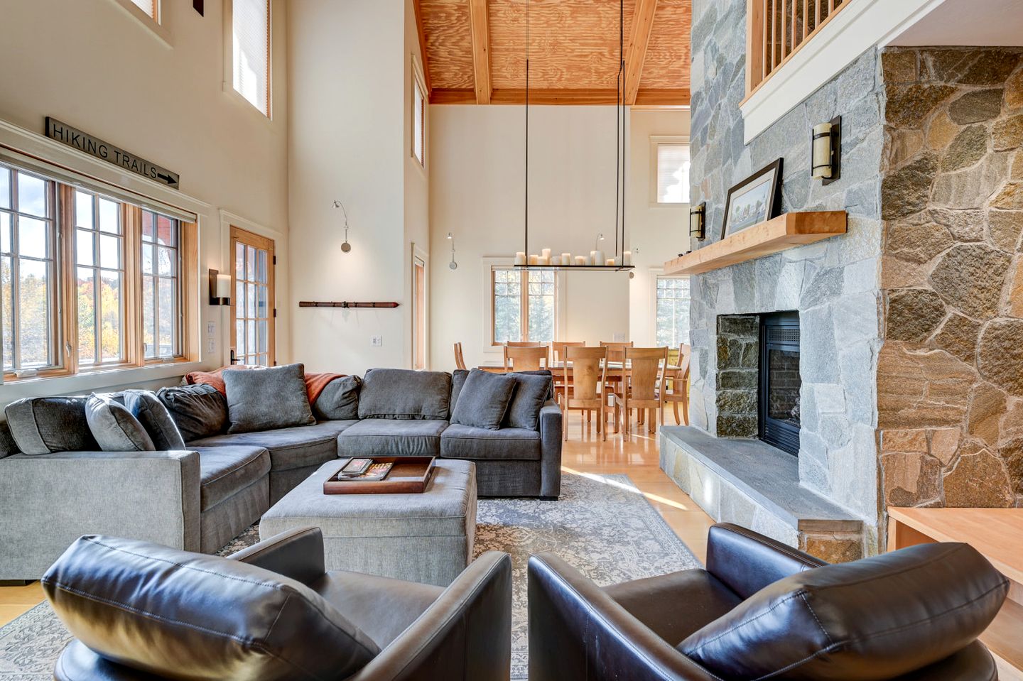 Luxurious Cabin with Lovely Furnished Deck Views in New Hampshire