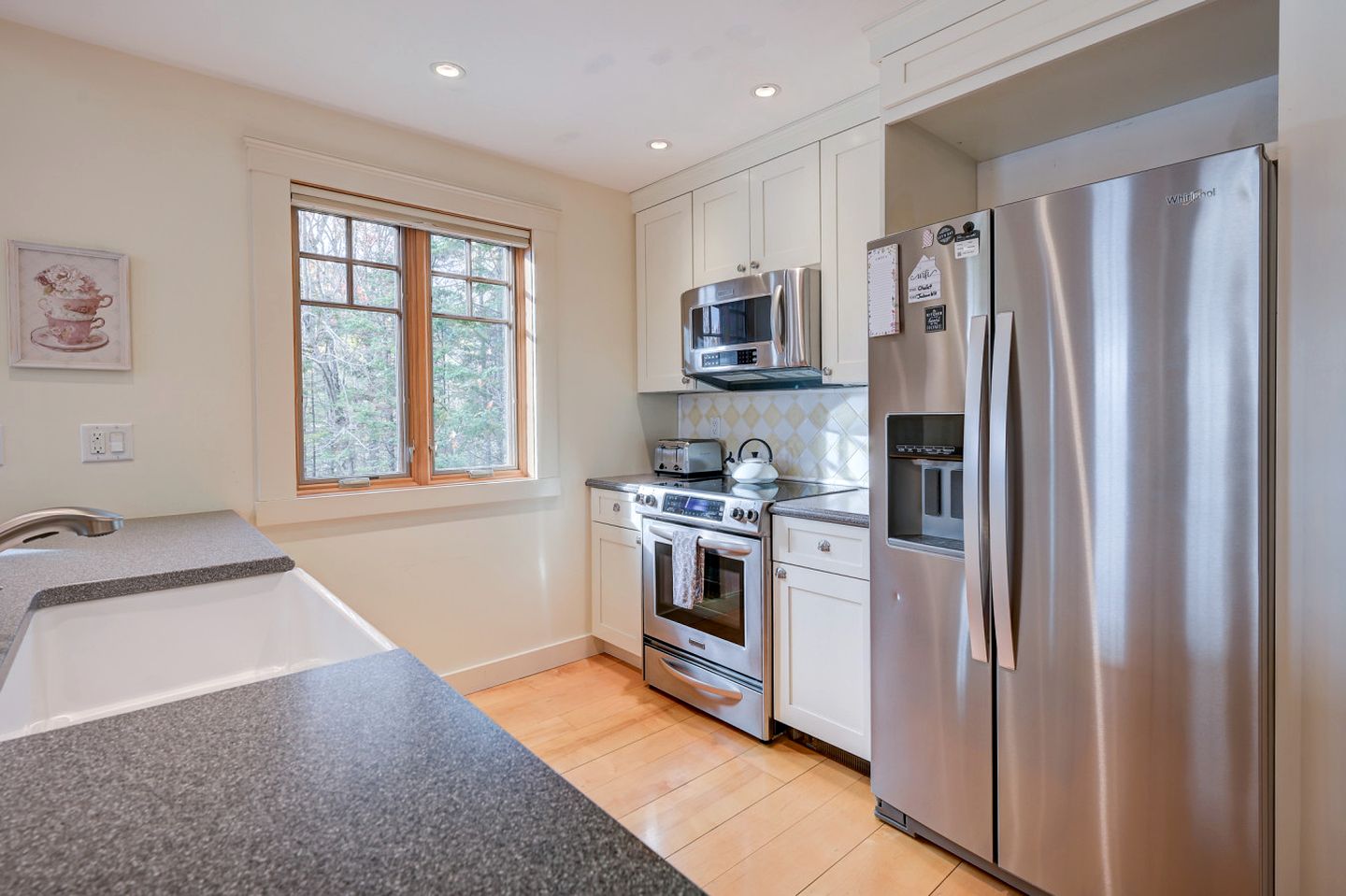 Luxurious Cabin with Lovely Furnished Deck Views in New Hampshire