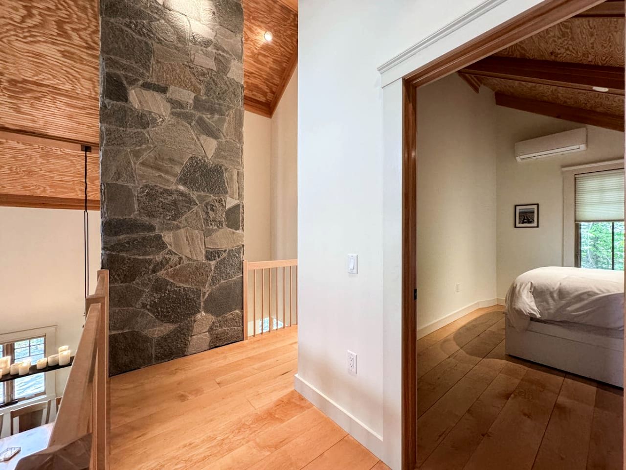 Luxurious Cabin with Lovely Furnished Deck Views in New Hampshire