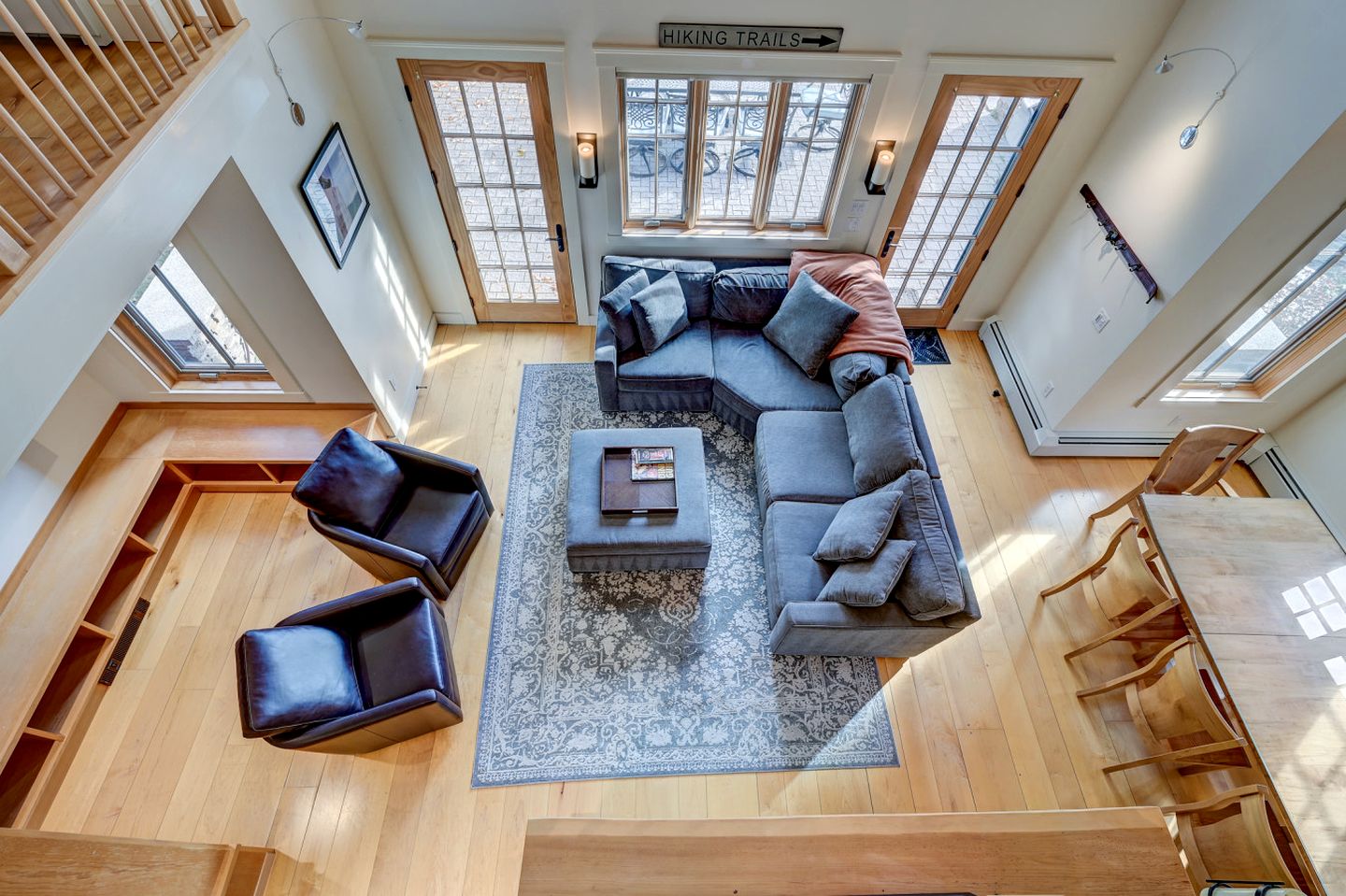 Luxurious Cabin with Lovely Furnished Deck Views in New Hampshire