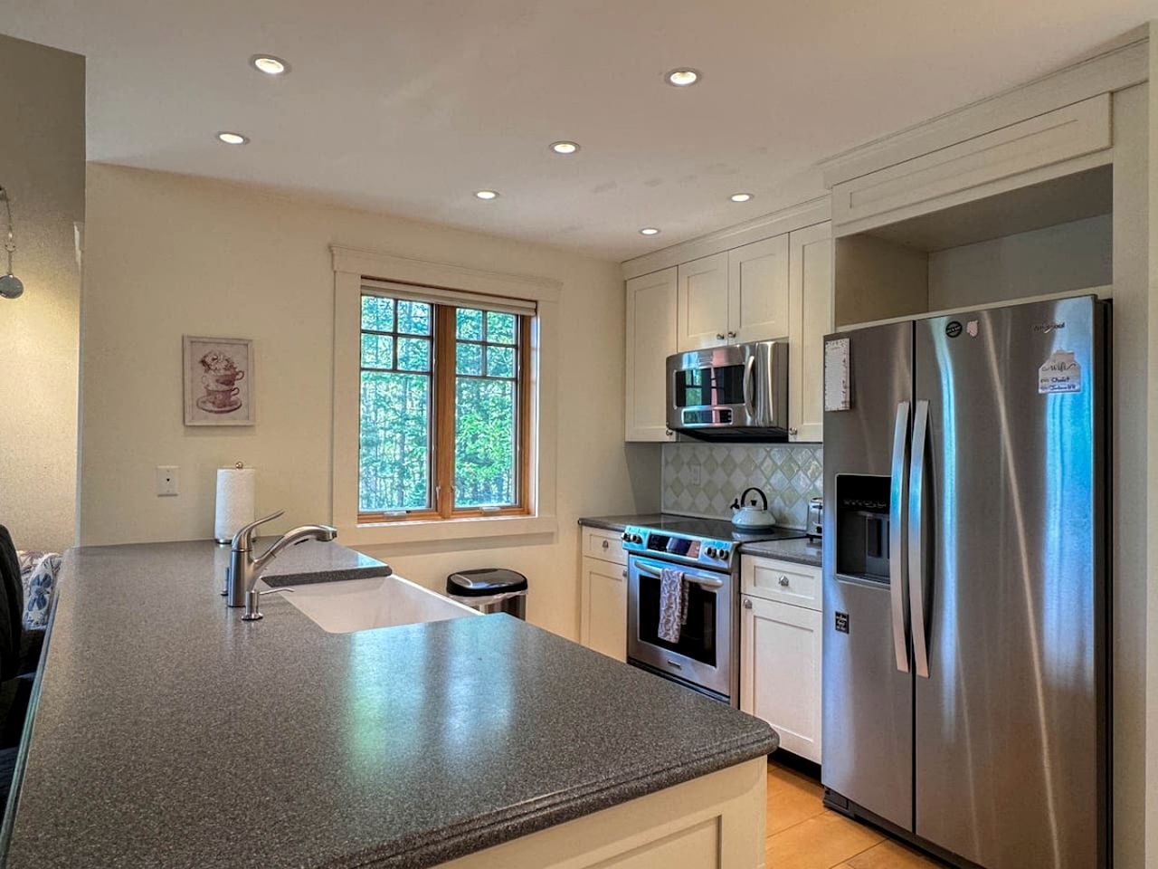 Luxurious Cabin with Lovely Furnished Deck Views in New Hampshire