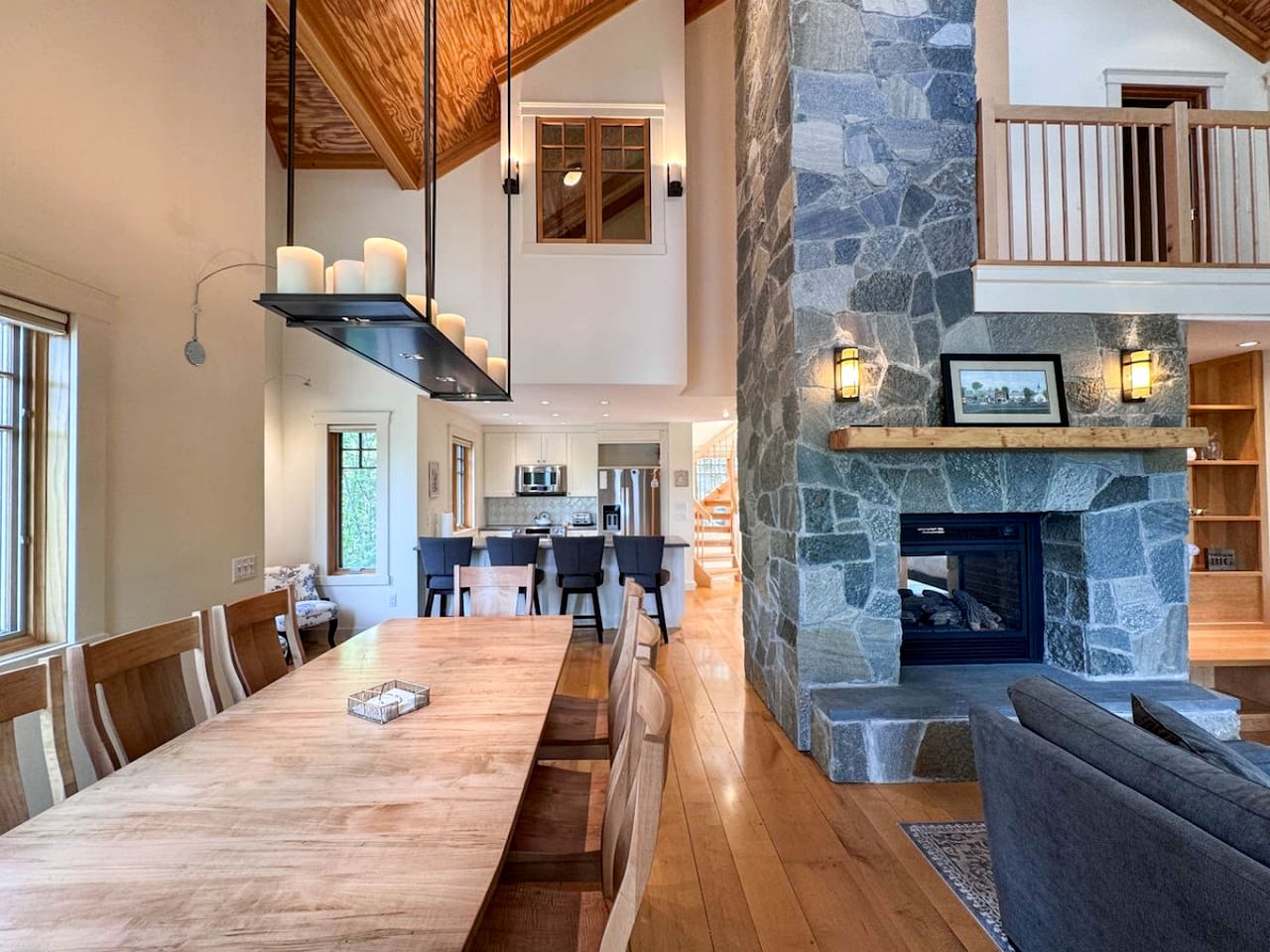 Luxurious Cabin with Lovely Furnished Deck Views in New Hampshire
